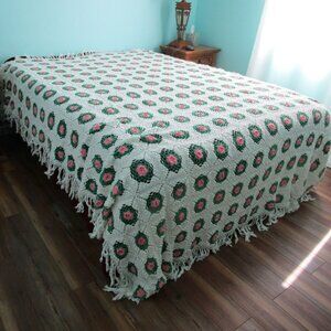 Handmade Crochet Bedspread Rose and Pineapple With Fringe White Green Pink GUC